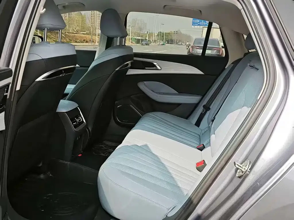 Hongqi H5 PHEV 2025 из CN, фото 6