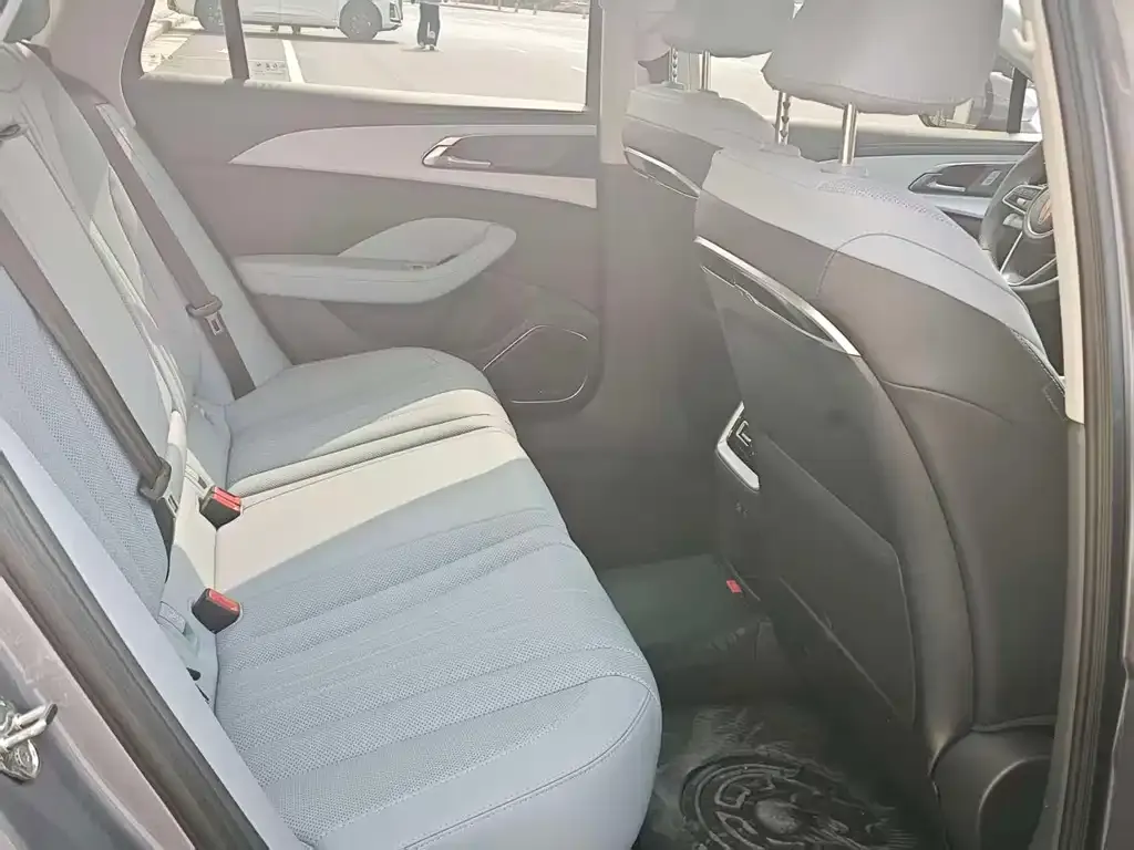 Hongqi H5 PHEV 2025 из CN, фото 10