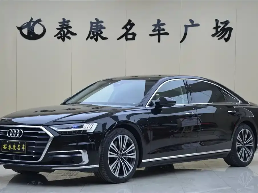 Audi A8 — фото 1