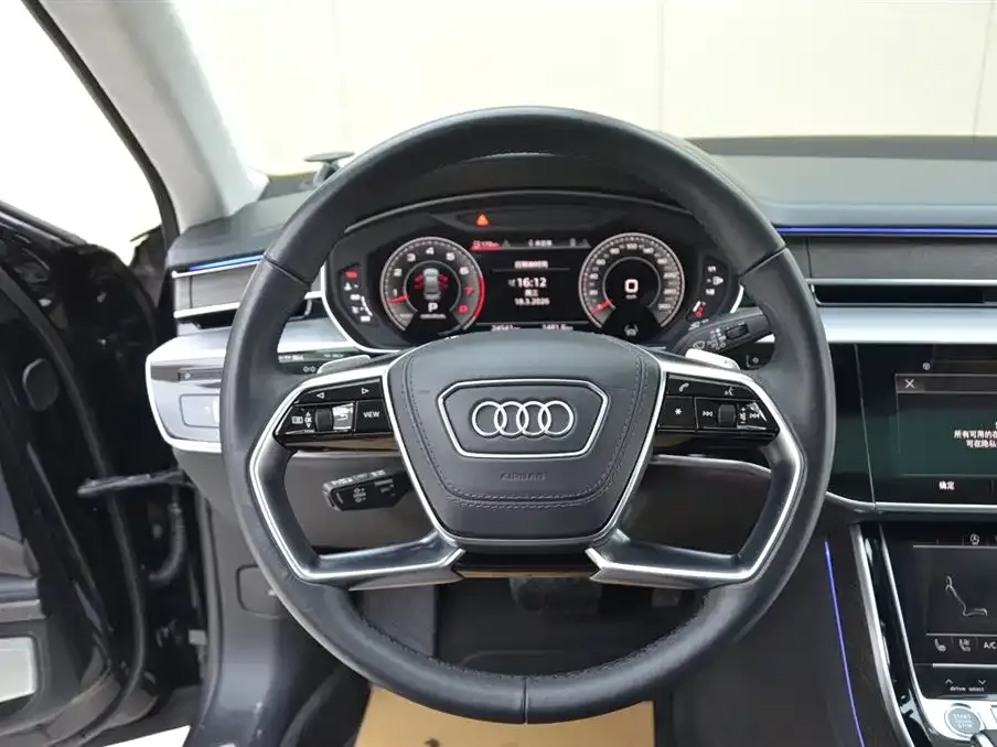 Audi A8 — фото 10