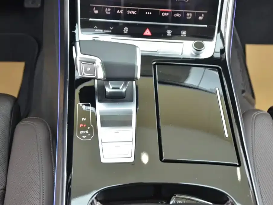 Audi A8 — фото 2