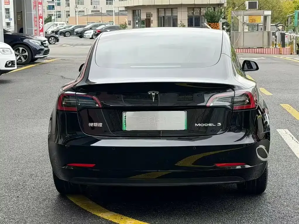 Tesla Model 3 — фото 6