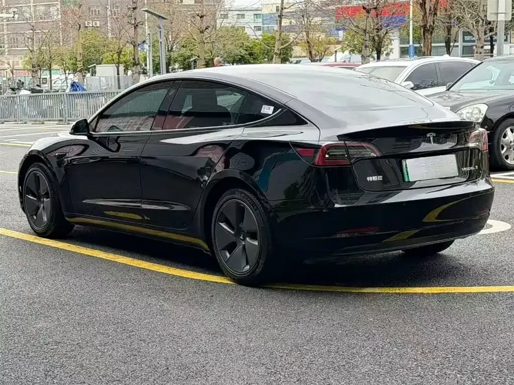 Tesla Model 3 — фото 4