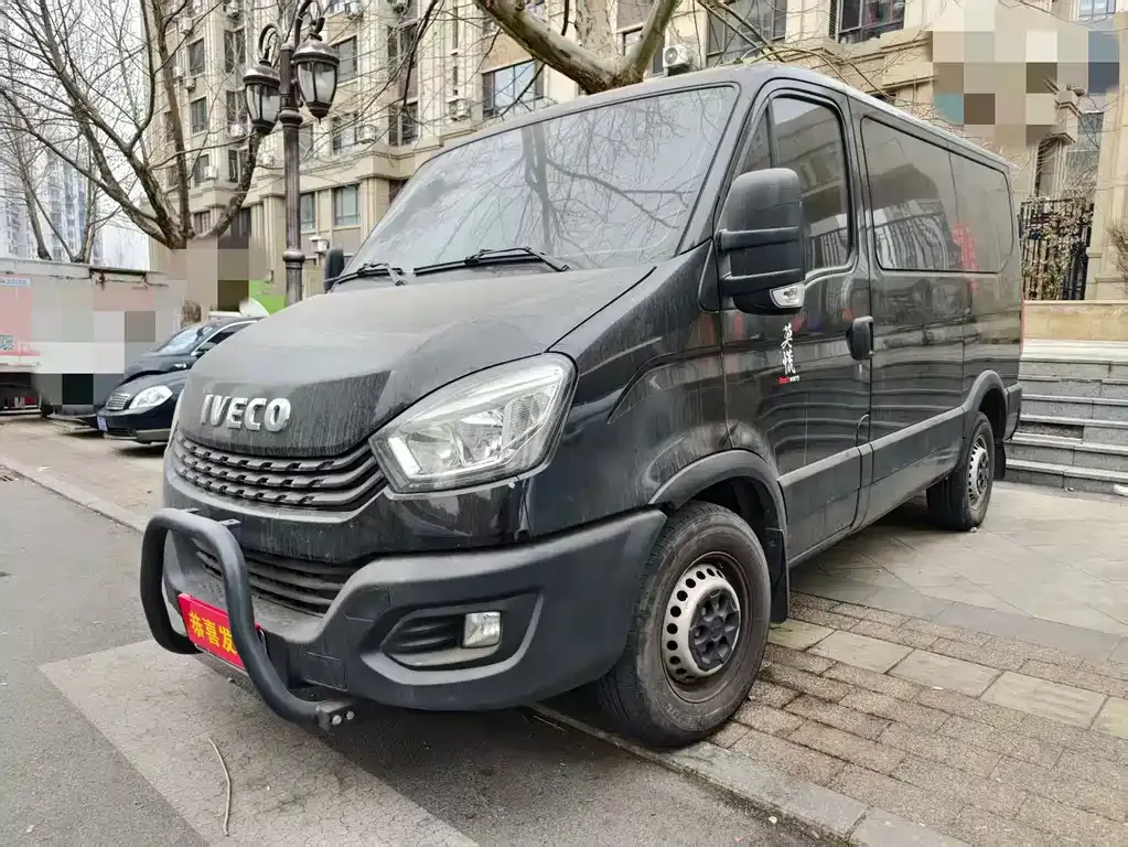 IVECO Ousheng — фото 1