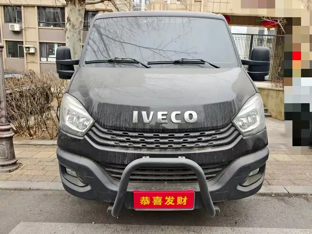 IVECO Ousheng — фото 6
