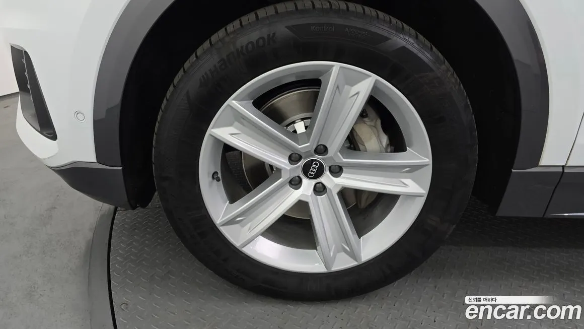 Audi Q8 2021 из KR, фото 9