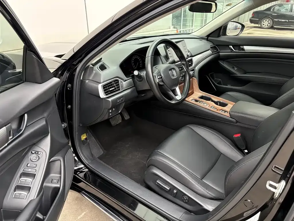 Honda Accord — фото 8