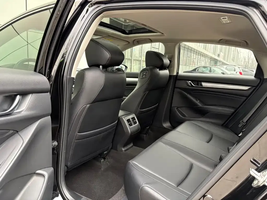 Honda Accord — фото 10