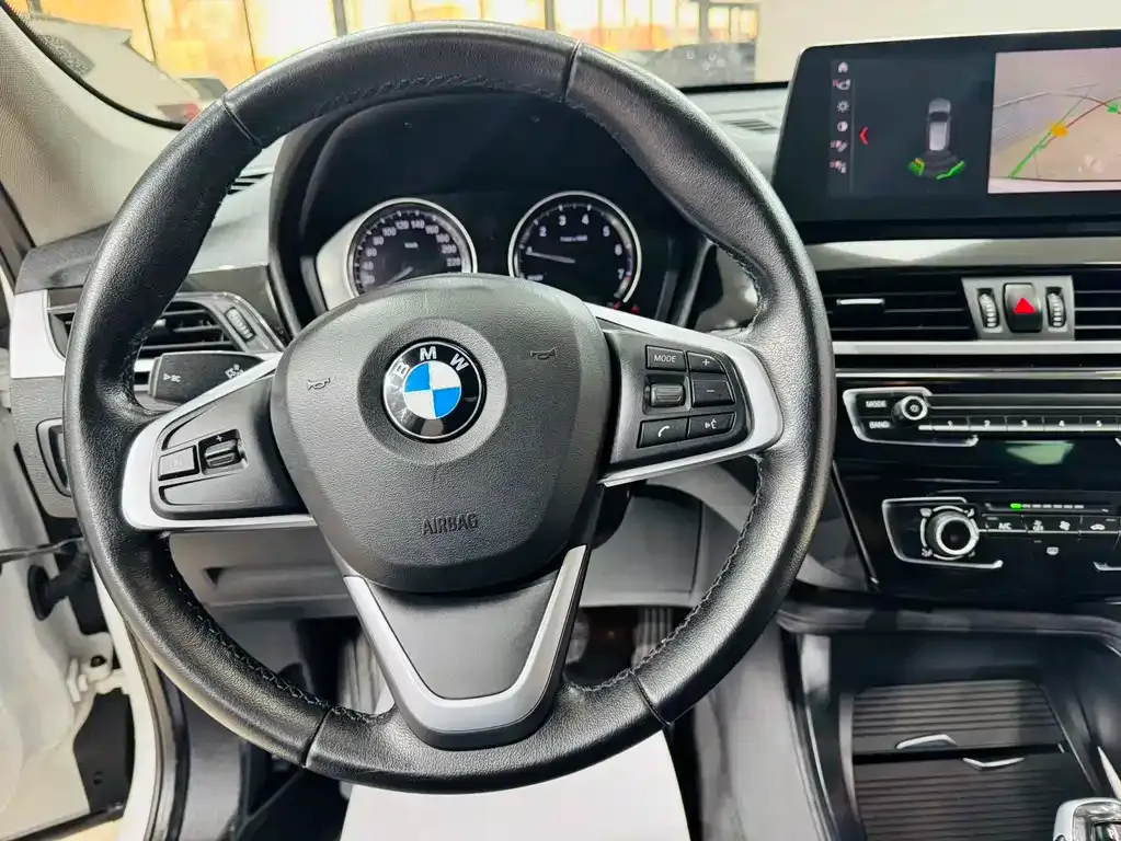 BMW X1 — фото 8