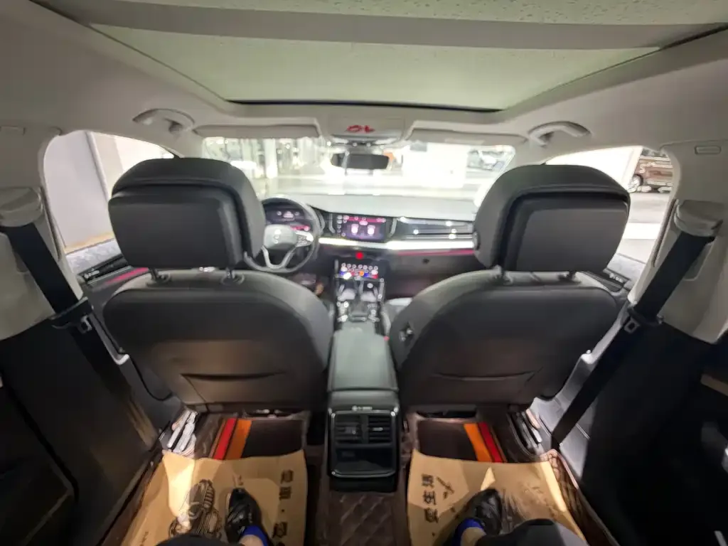 Volkswagen Passat 2022 из CN, фото 2
