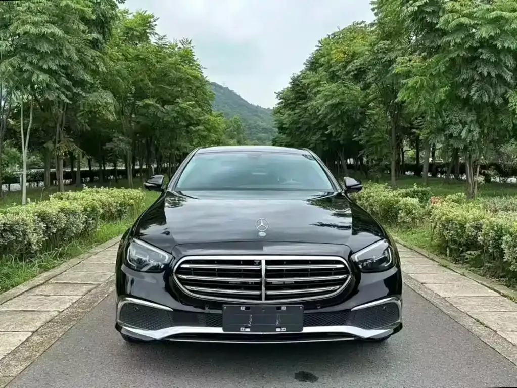 Mercedes-Benz E-Class — фото 1