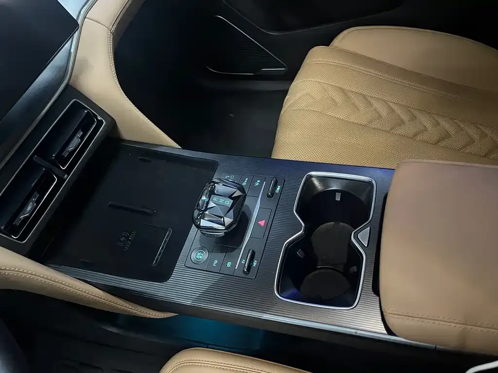 BYD L DM-i 2025 из CN, фото 10