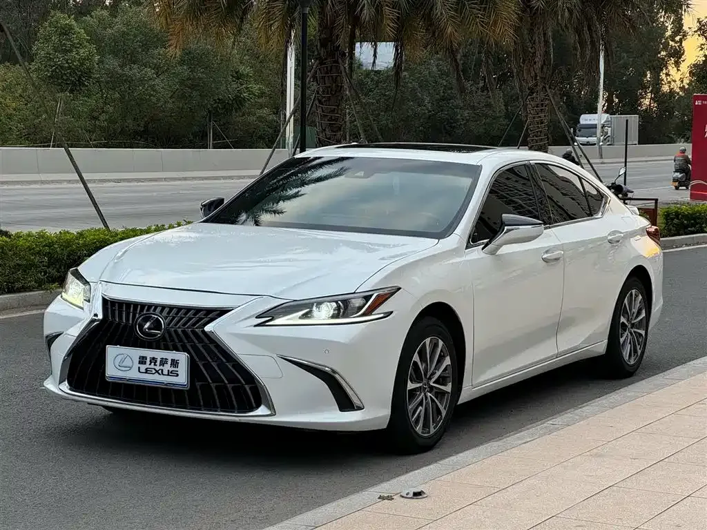 Lexus ES — фото 1
