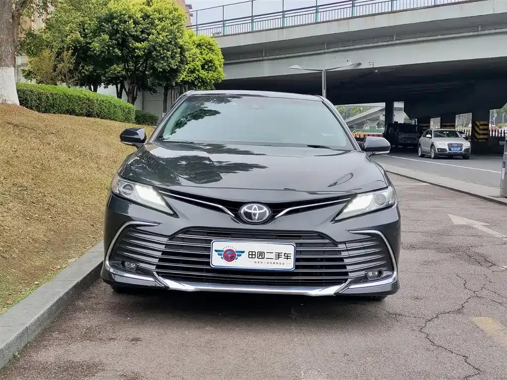 Toyota Camry — фото 6