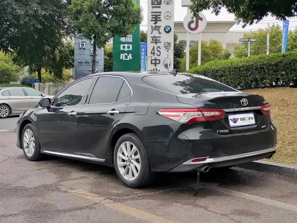 Toyota Camry — фото 9