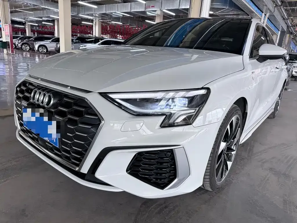 Audi A3 — фото 1