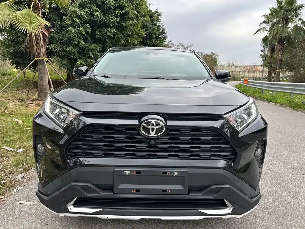 Toyota RAV4 — фото 5