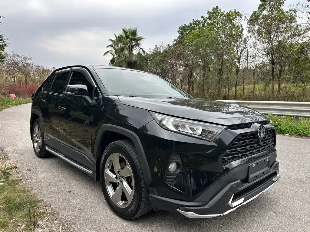 Toyota RAV4 — фото 6
