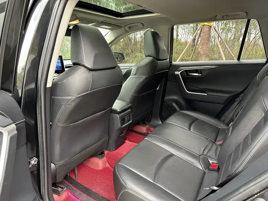 Toyota RAV4 — фото 2