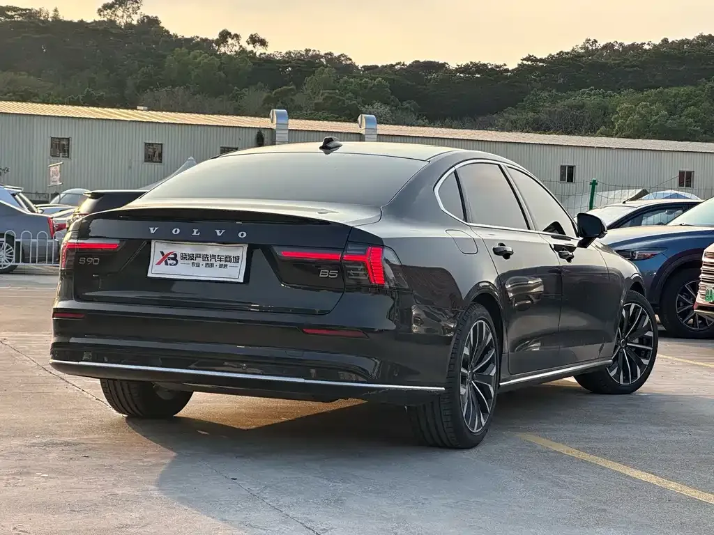 Volvo S90 2025 из CN, фото 2