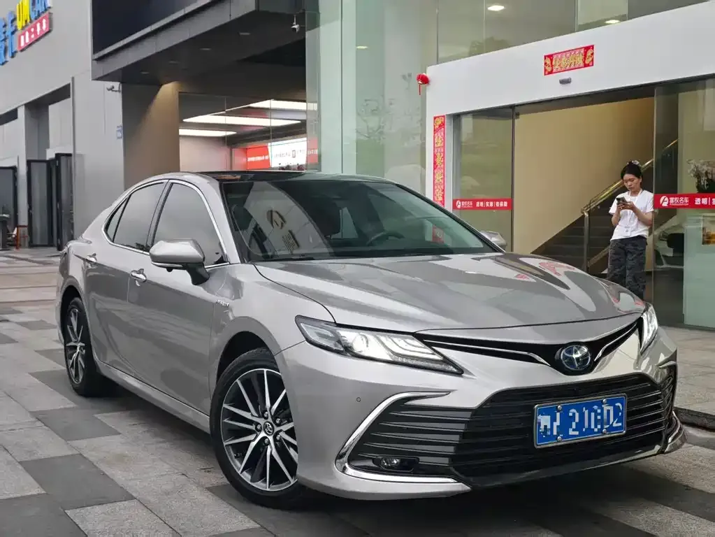 Toyota Camry — фото 6