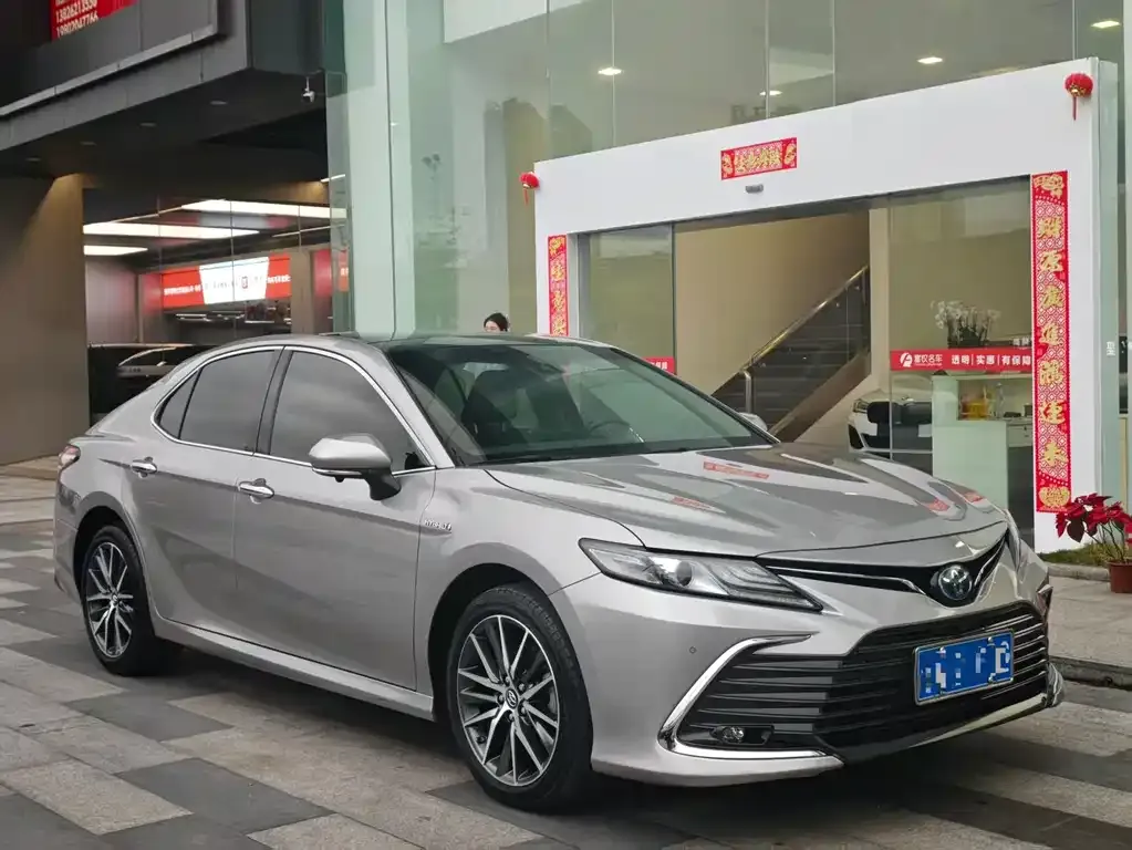 Toyota Camry — фото 9