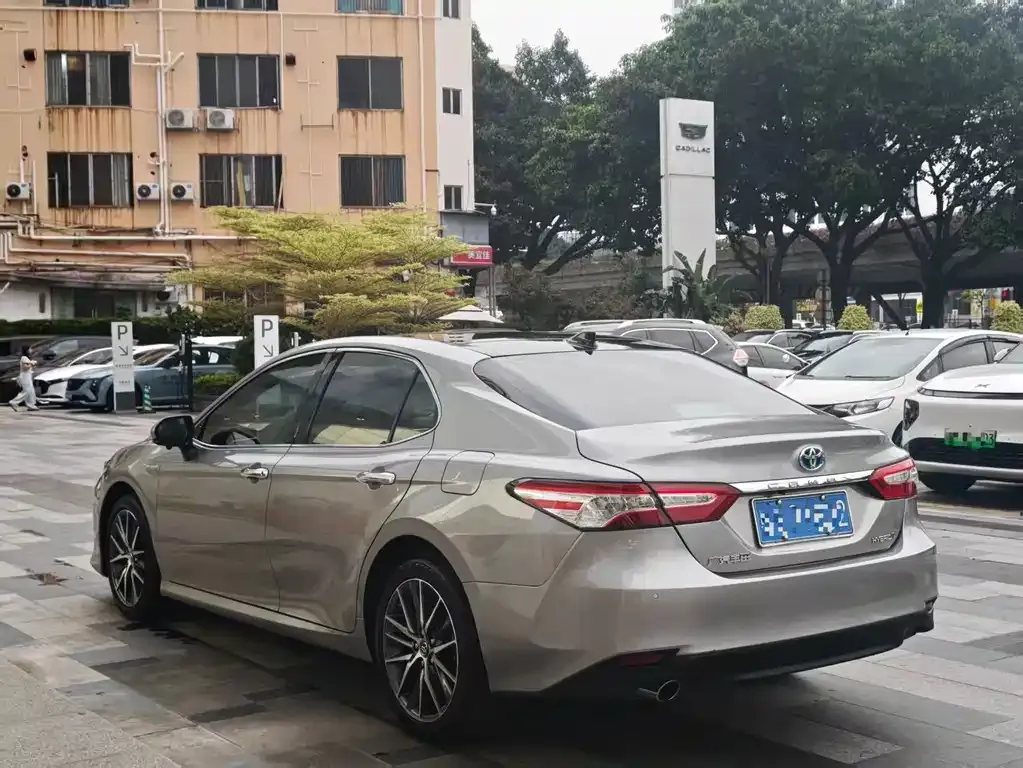 Toyota Camry — фото 10