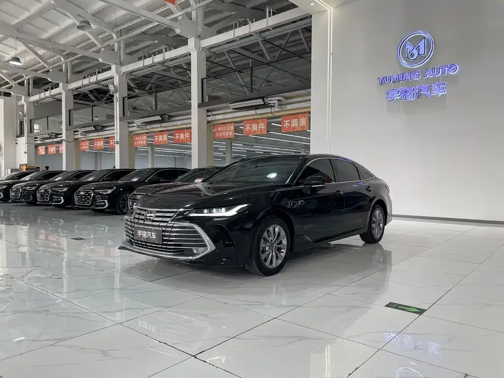 Toyota Avalon — фото 1