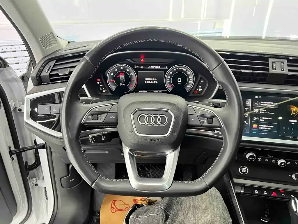 Audi Q3 — фото 10