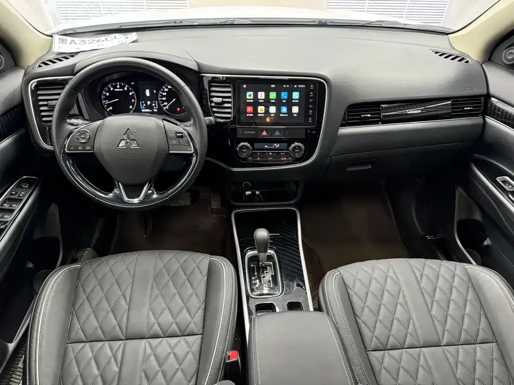 Mitsubishi Outlander — фото 10