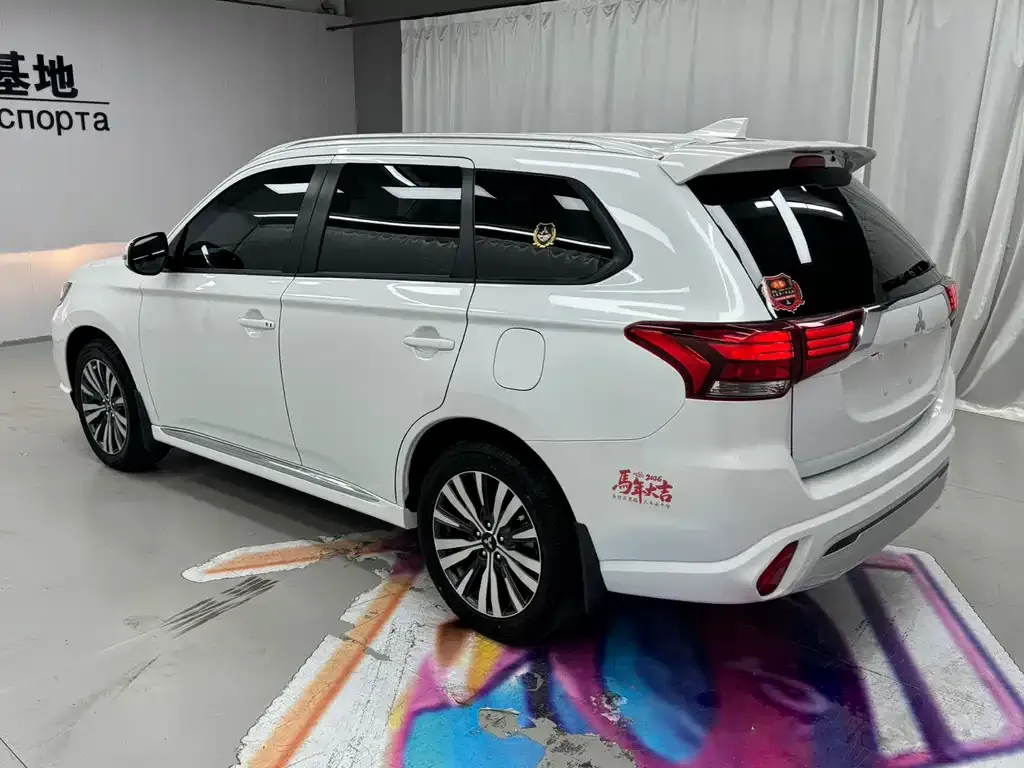 Mitsubishi Outlander — фото 9