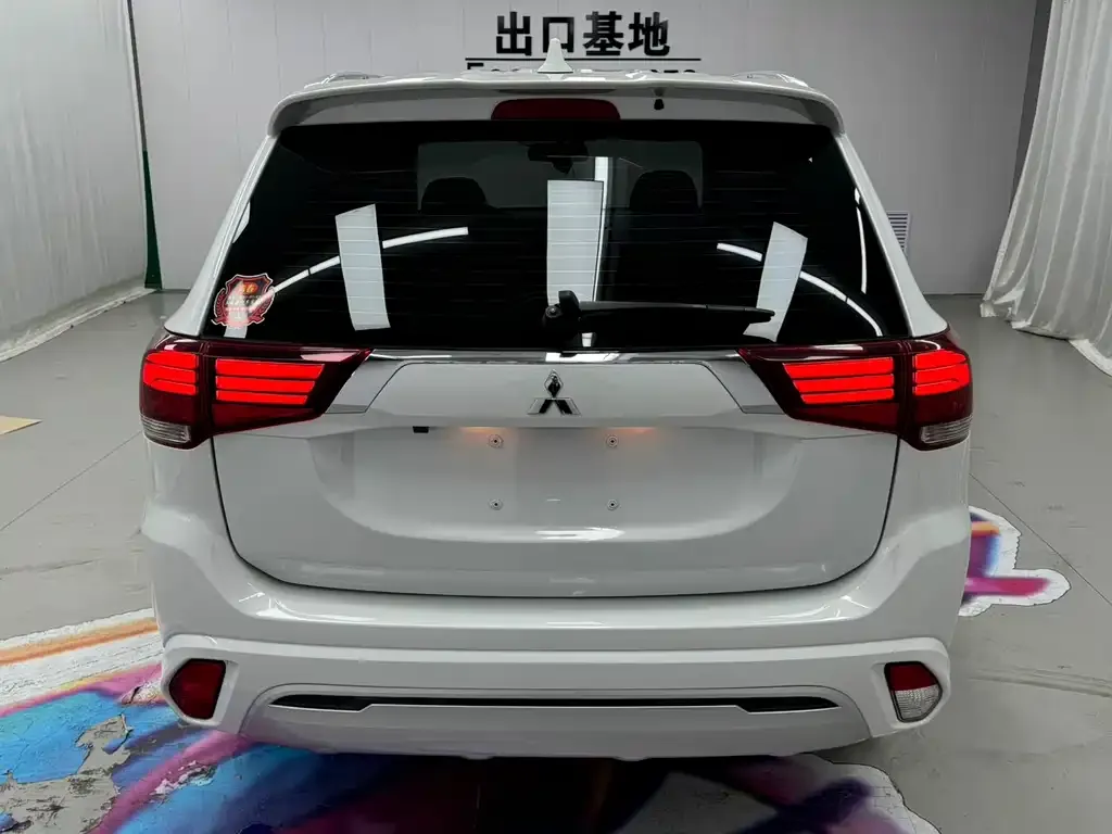 Mitsubishi Outlander — фото 3