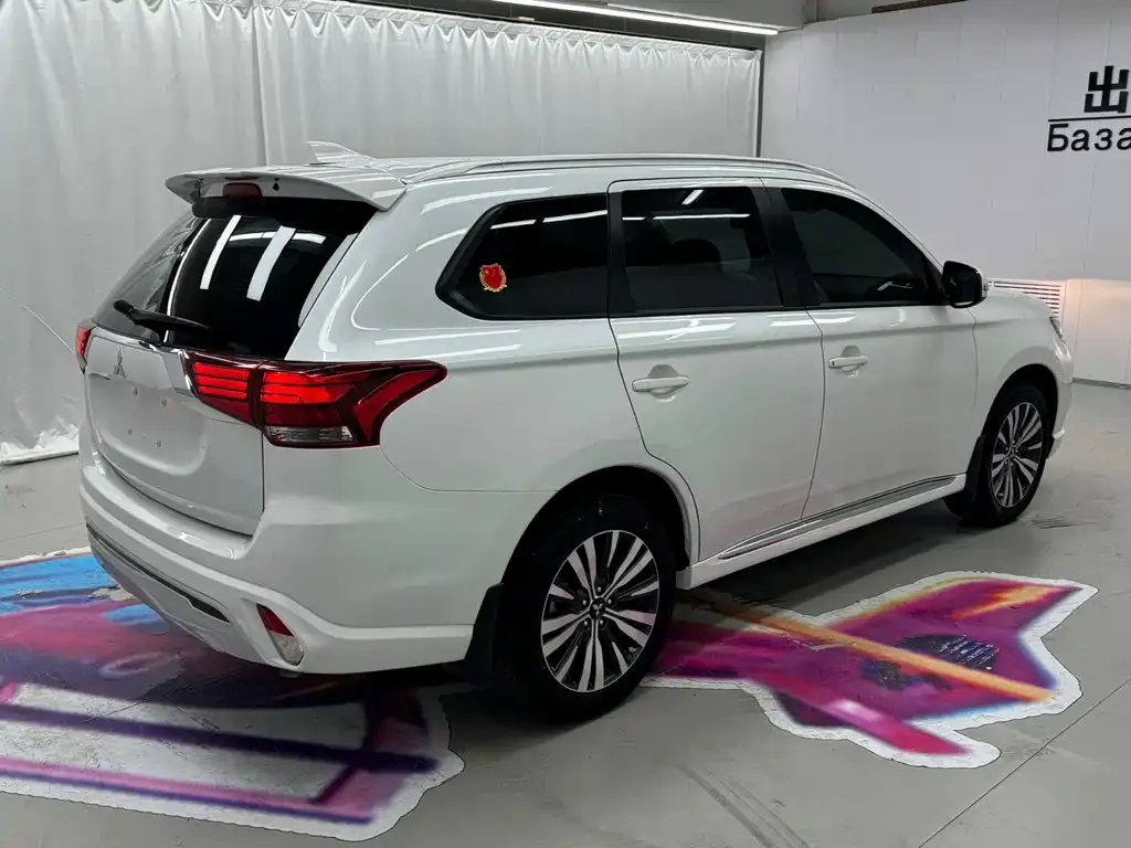 Mitsubishi Outlander — фото 8