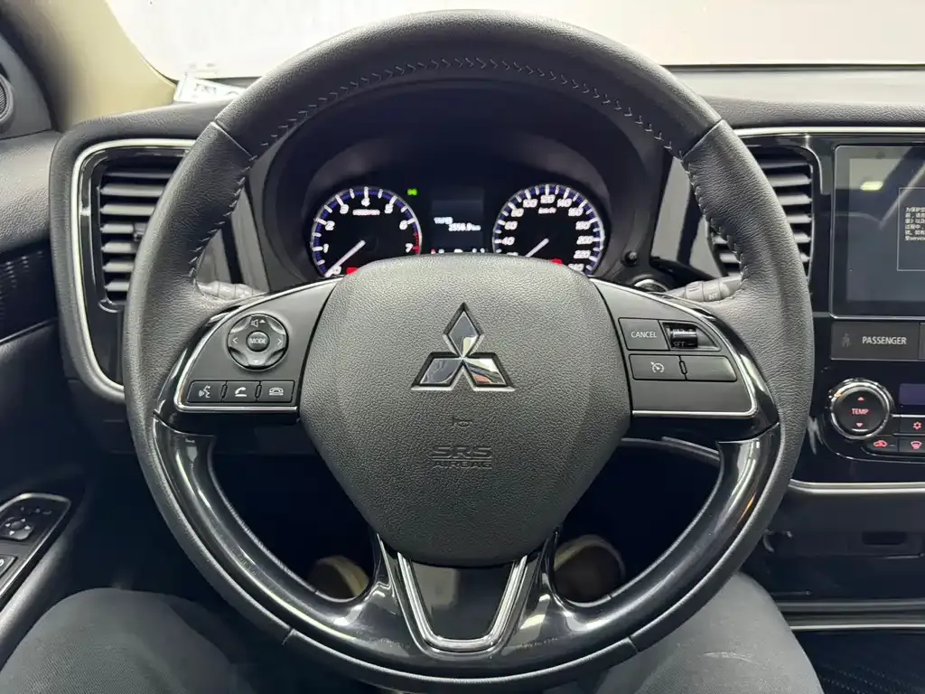 Mitsubishi Outlander — фото 6