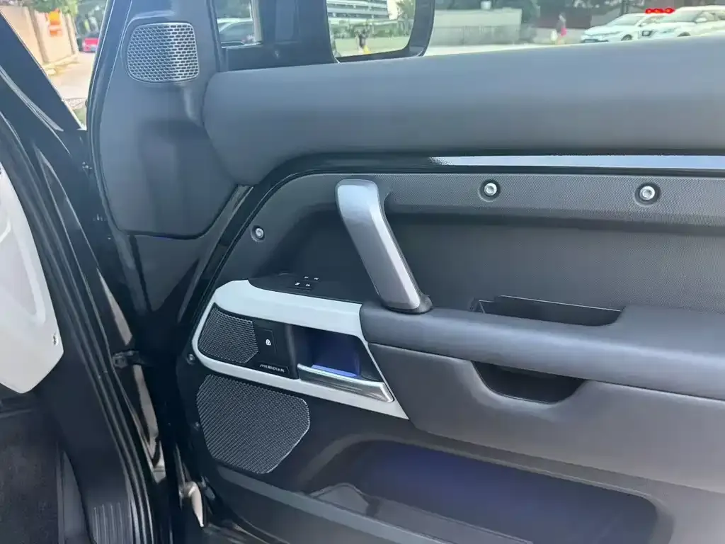 Land Rover Defender 2024 из CN, фото 3