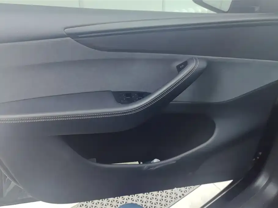 Tesla Model Y 2025 из CN, фото 2