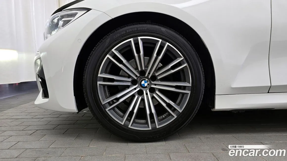 BMW 3-Series 2021 из KR, фото 3