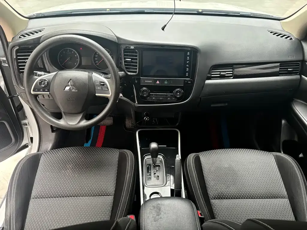 Mitsubishi Outlander — фото 2