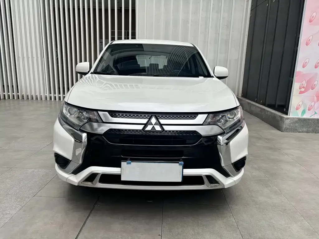 Mitsubishi Outlander — фото 7