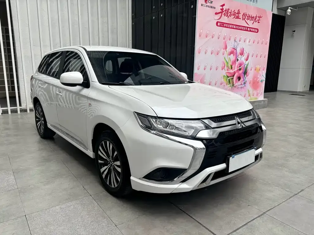 Mitsubishi Outlander — фото 10