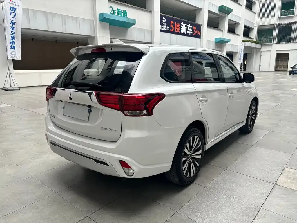 Mitsubishi Outlander — фото 3