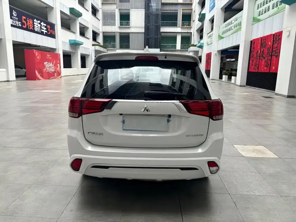 Mitsubishi Outlander — фото 5
