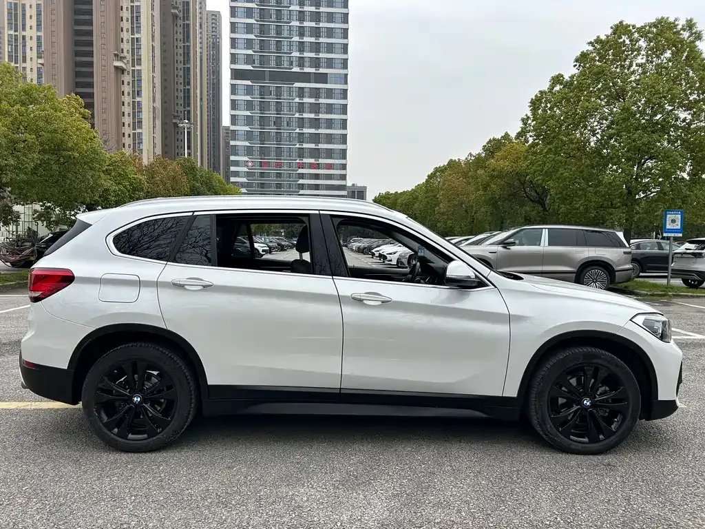 BMW X1 — фото 10