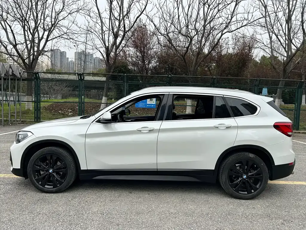 BMW X1 — фото 8