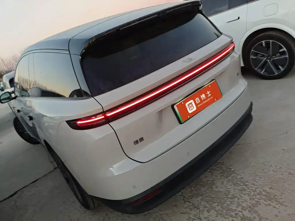 Li Auto i8 — фото 6