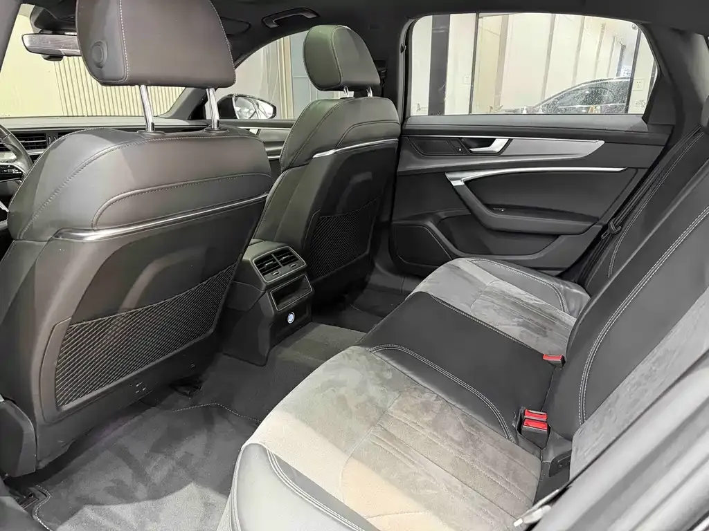 Audi A6L 2021 из CN, фото 9