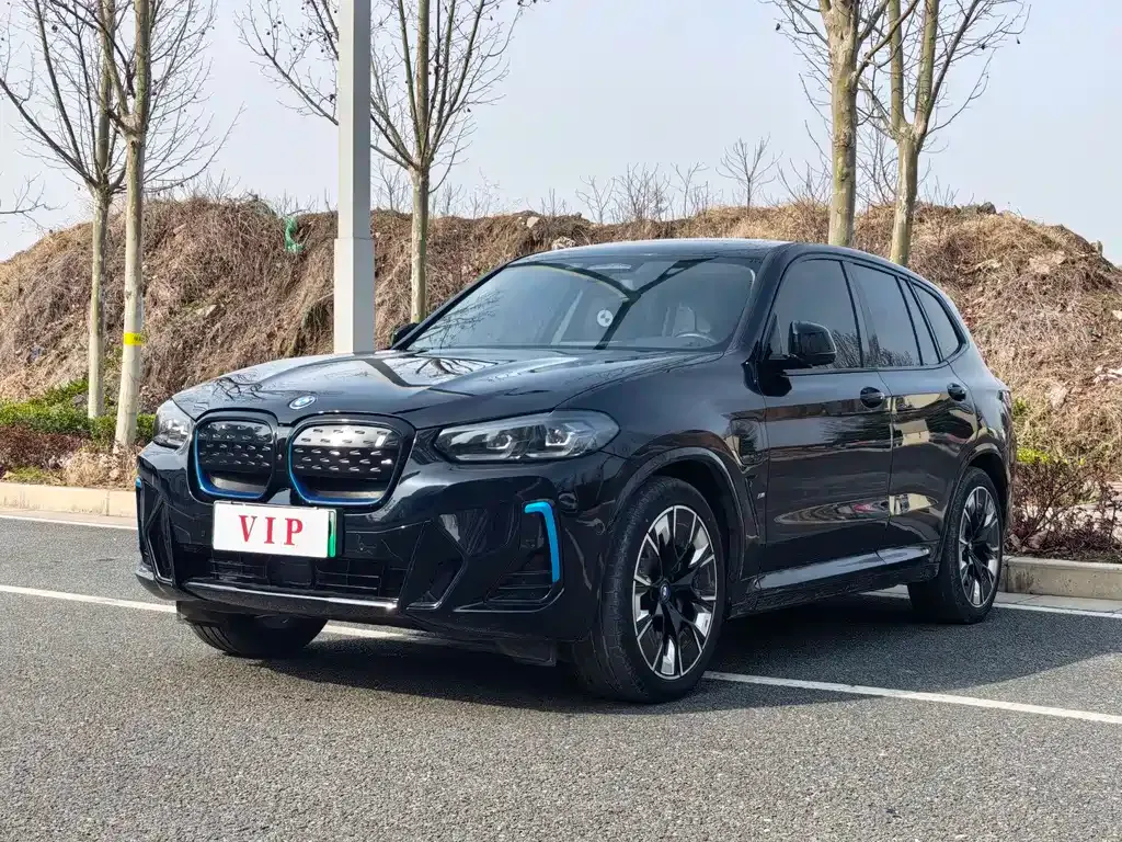 BMW iX3 — фото 1