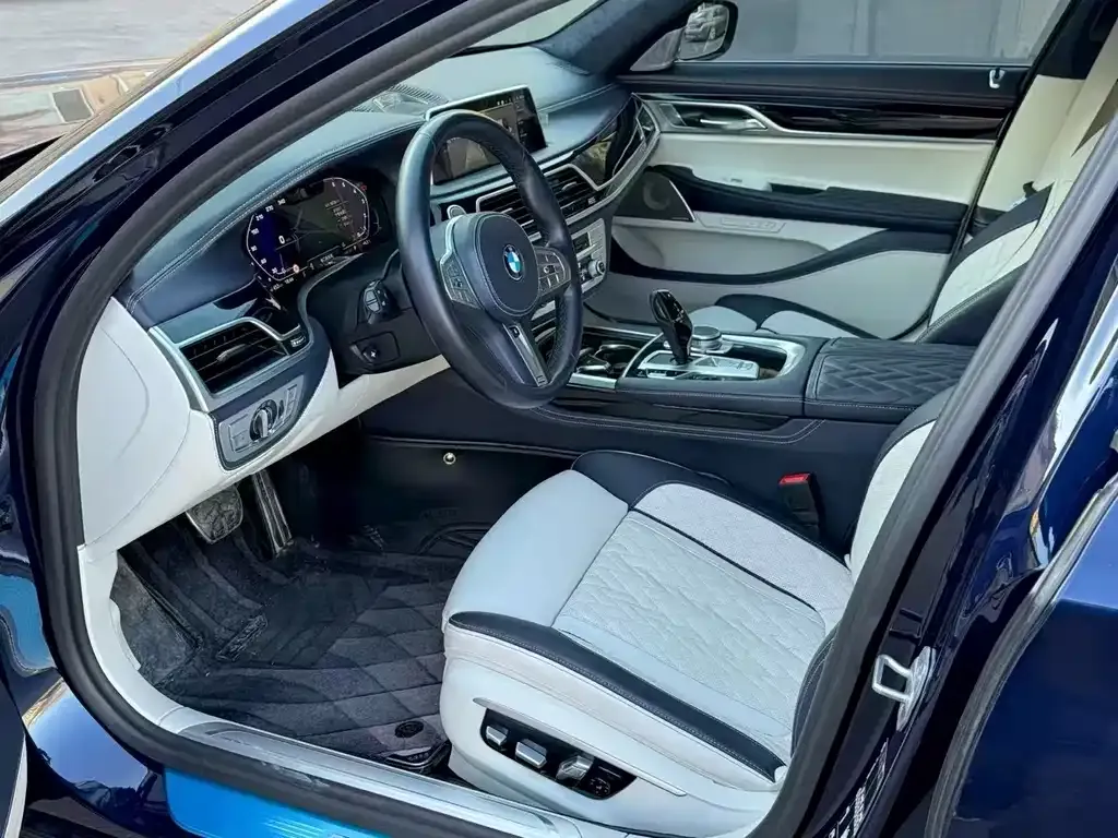 BMW 7 Series 2023 из CN, фото 6