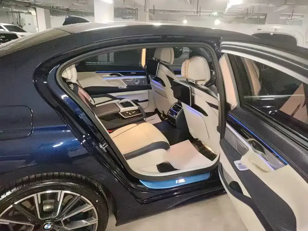 BMW 7 Series 2023 из CN, фото 5