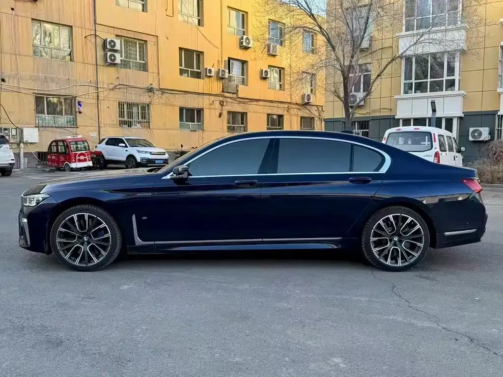 BMW 7 Series 2023 из CN, фото 8